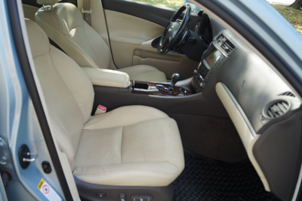 2012 Lexus IS 250 Image 23