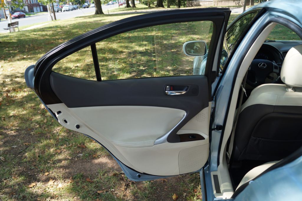 2012 Lexus IS 250 Image 24