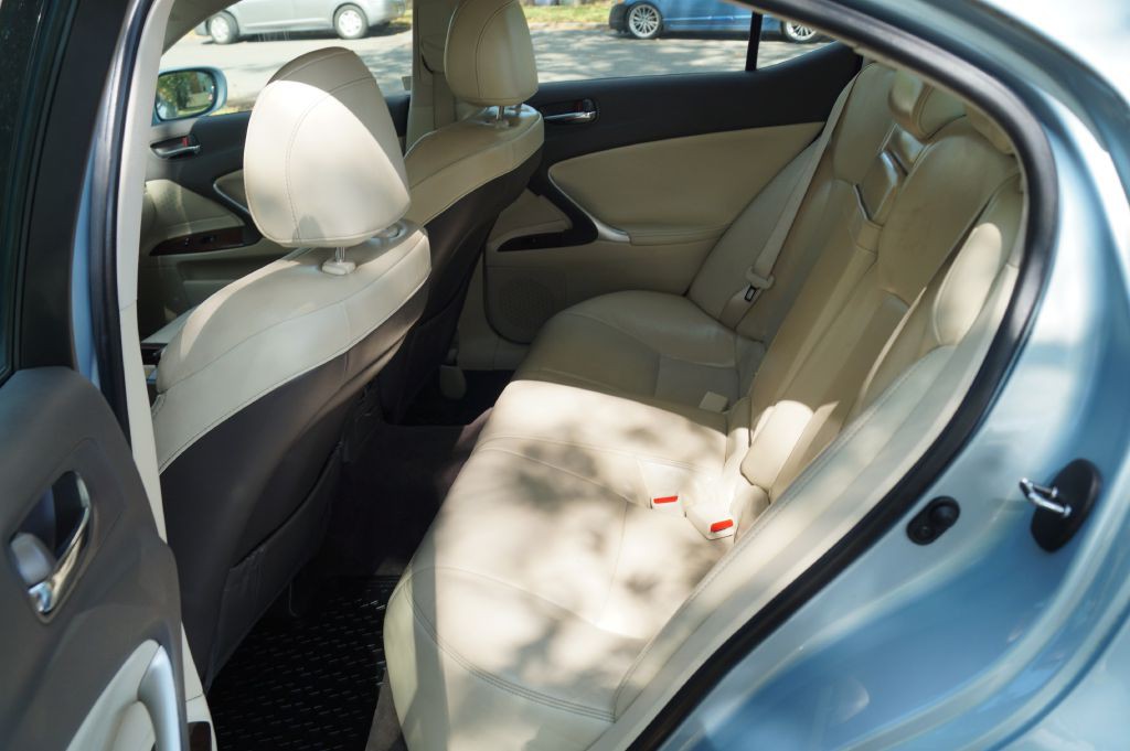 2012 Lexus IS 250 Image 25