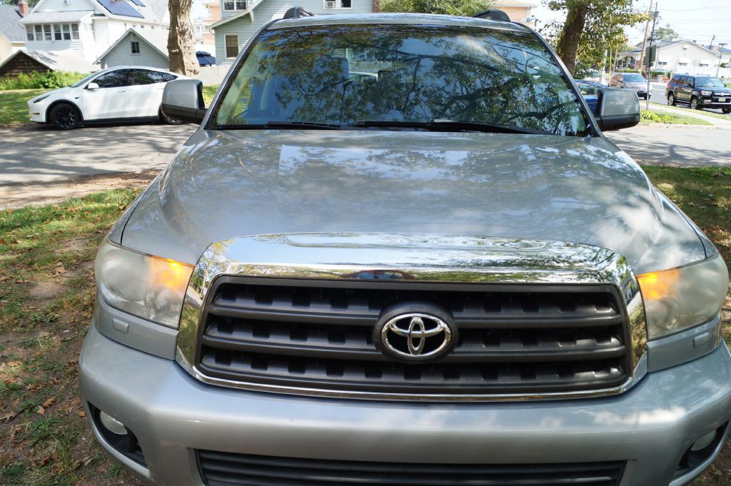 2008 Toyota Sequoia Image 2