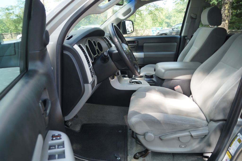 2008 Toyota Sequoia Image 18