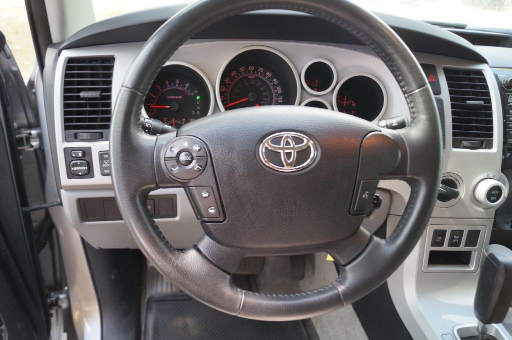 2008 Toyota Sequoia Image 19