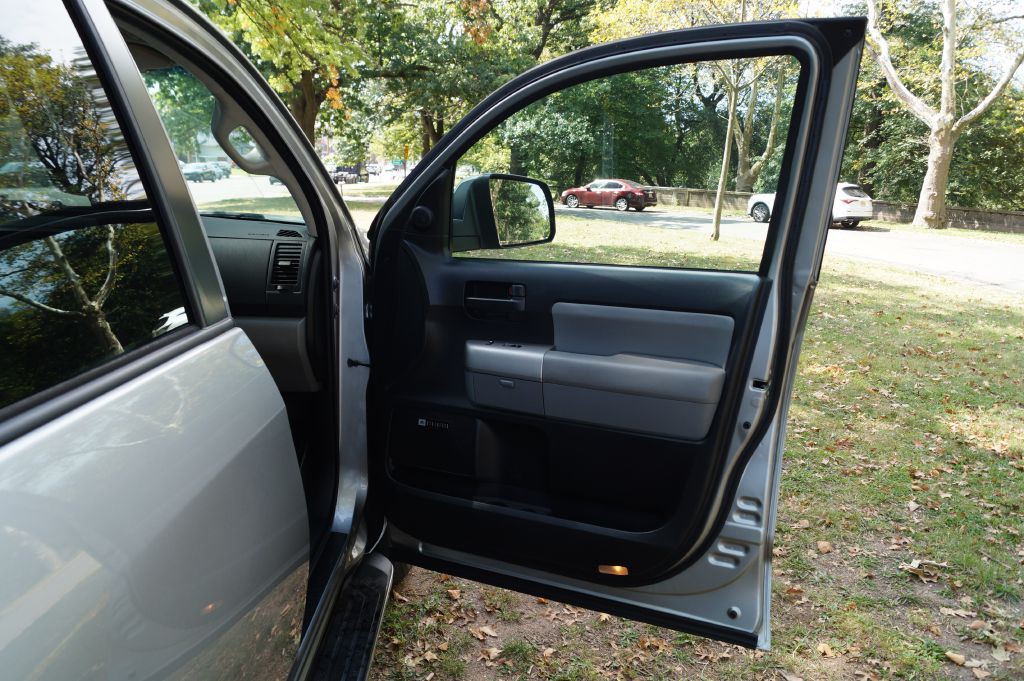 2008 Toyota Sequoia Image 23