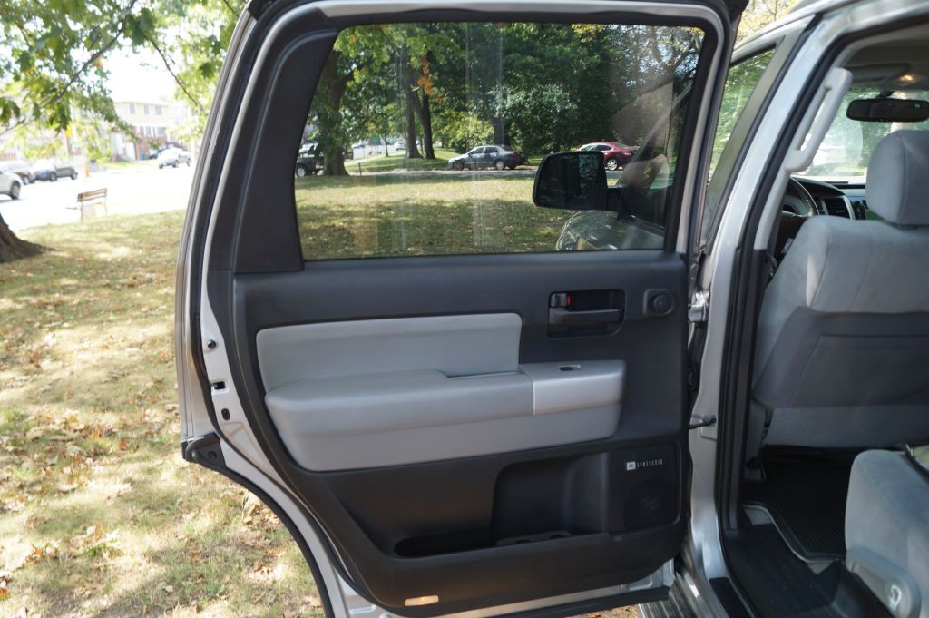 2008 Toyota Sequoia Image 25