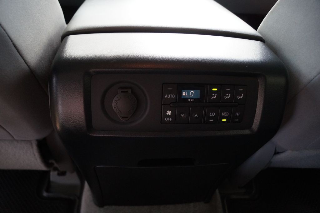 2008 Toyota Sequoia Image 27