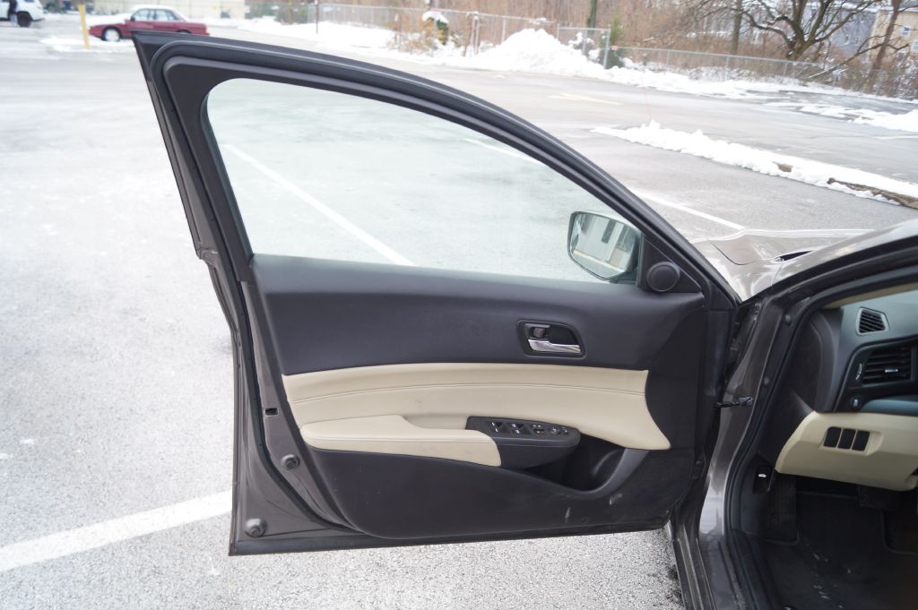 2013 Acura ILX Image 17