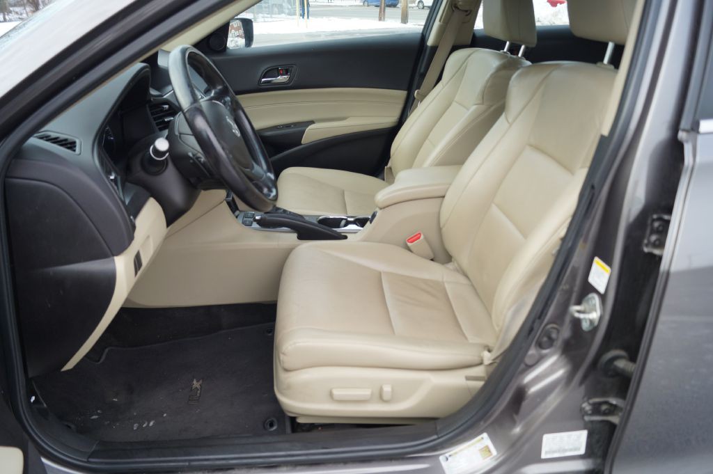 2013 Acura ILX Image 18
