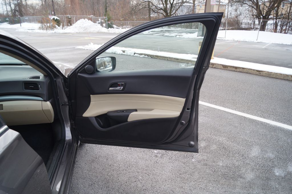 2013 Acura ILX Image 23