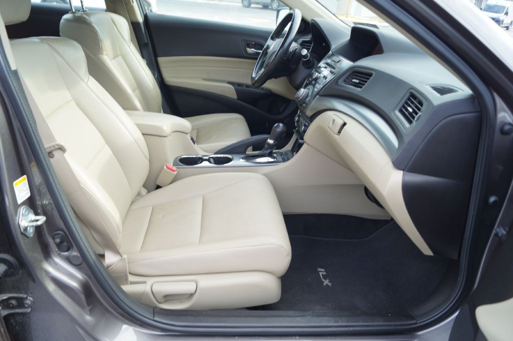 2013 Acura ILX Image 24
