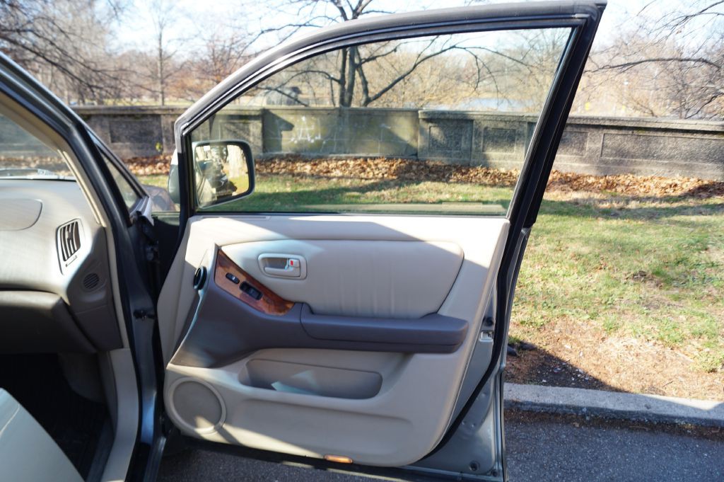 2000 Lexus RX 300 Image 21