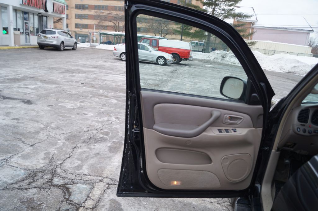 2006 Toyota Sequoia Image 17