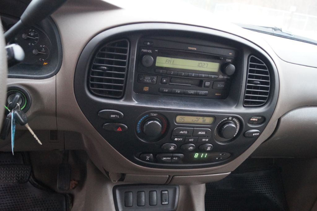 2006 Toyota Sequoia Image 21