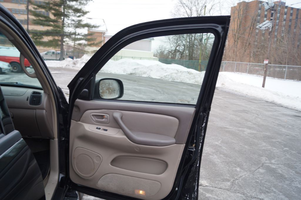 2006 Toyota Sequoia Image 24
