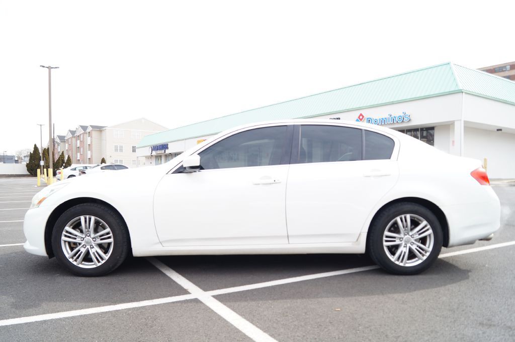 2013 INFINITI G37 Image 6