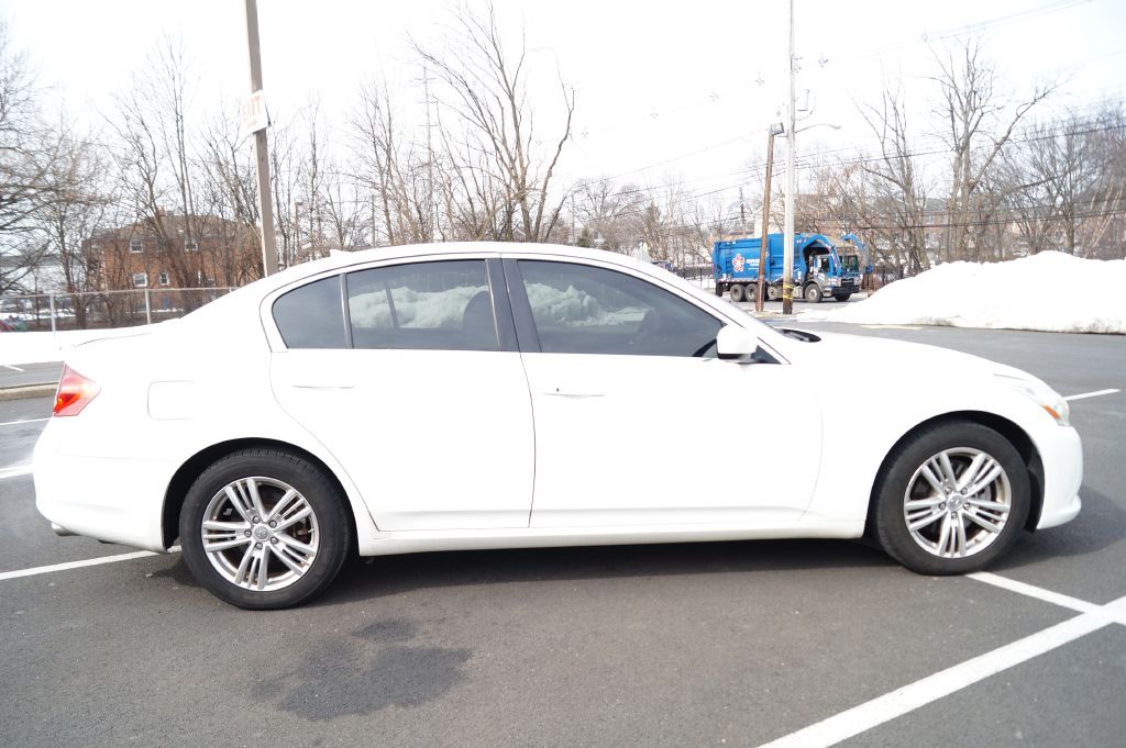 2013 INFINITI G37 Image 12