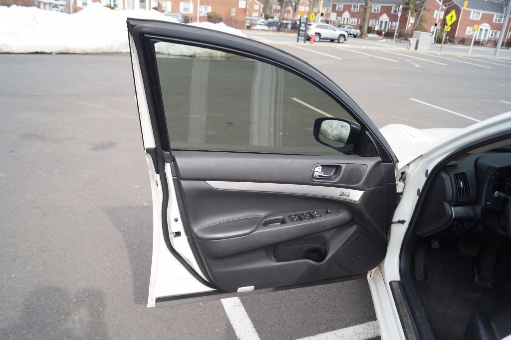 2013 INFINITI G37 Image 16