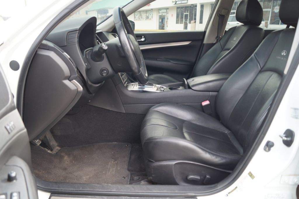 2013 INFINITI G37 Image 17