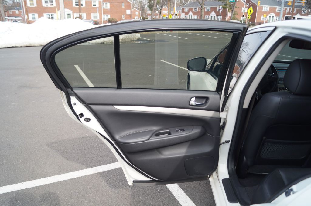 2013 INFINITI G37 Image 24