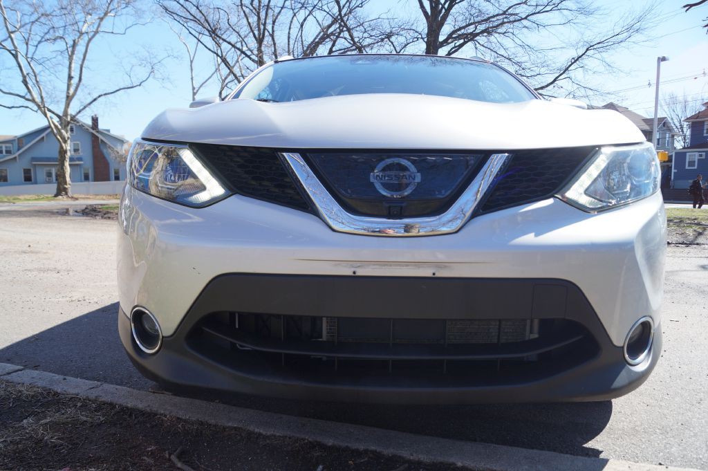 2017 Nissan Rogue Image 1