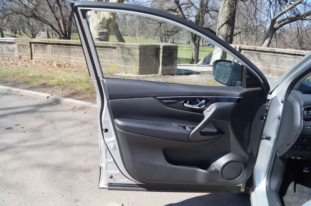 2017 Nissan Rogue Image 17