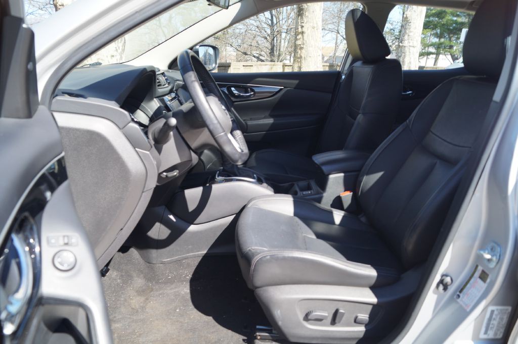 2017 Nissan Rogue Image 18