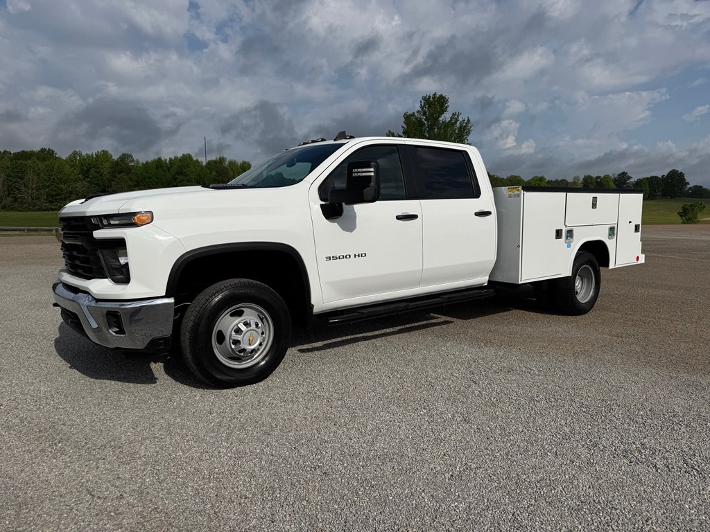 2024 Chevrolet Silverado 1500 Image 2