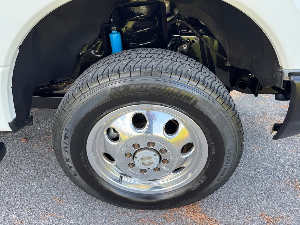 2017 Ford F-350 Image 32