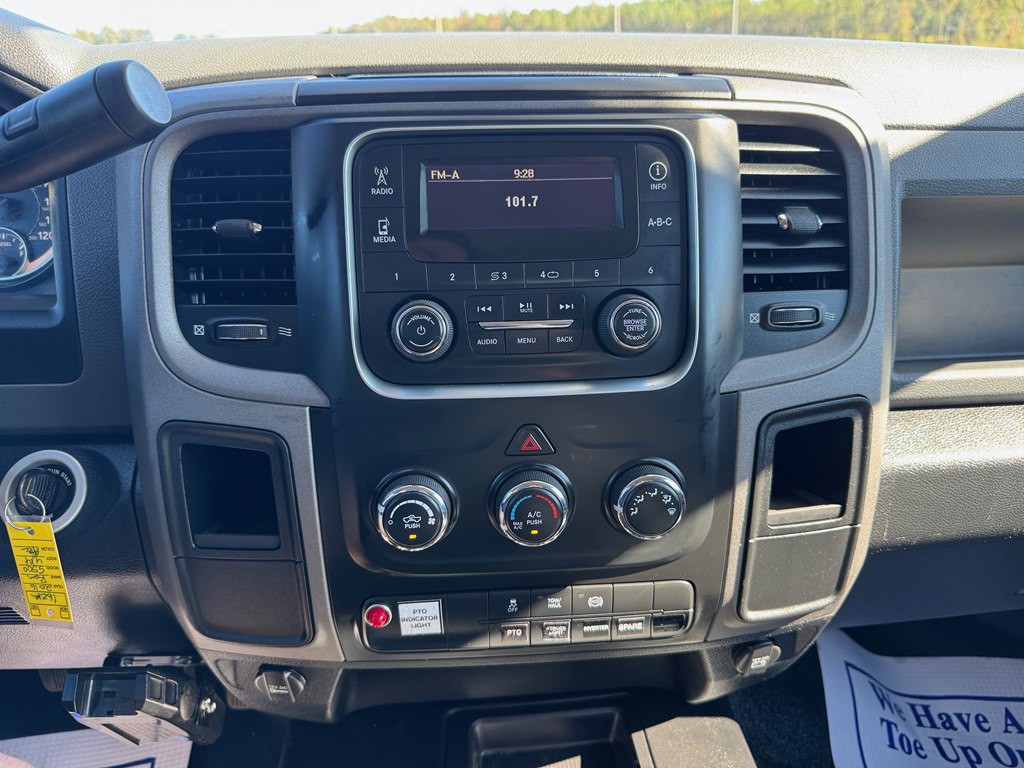 2016 RAM 5500 Image 30