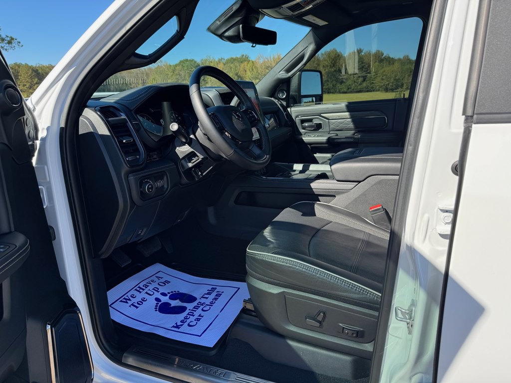 2025 RAM 3500 Image 9
