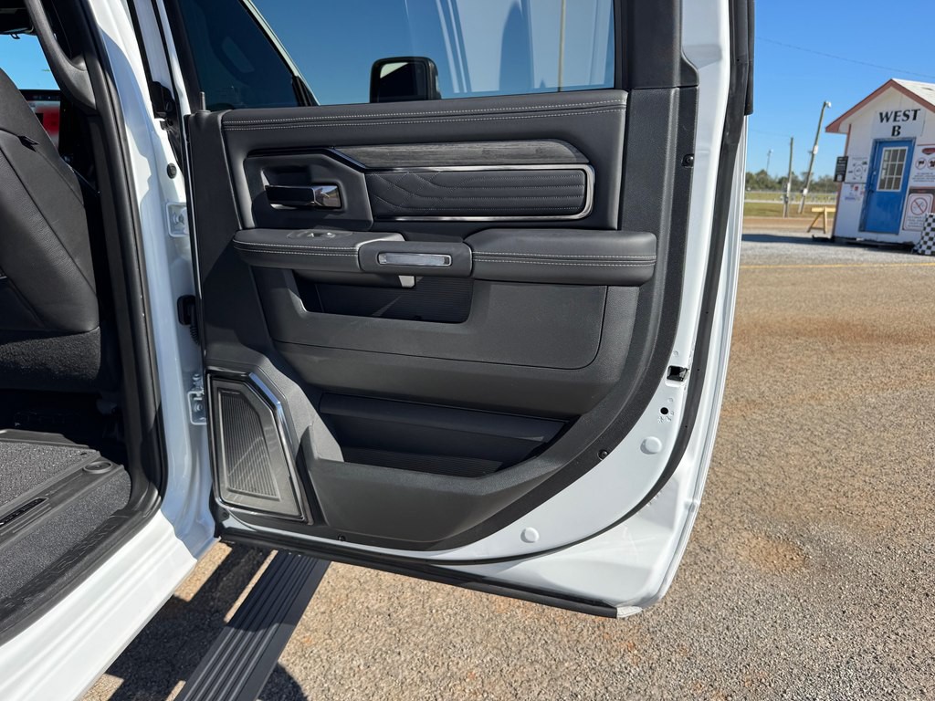 2025 RAM 3500 Image 17