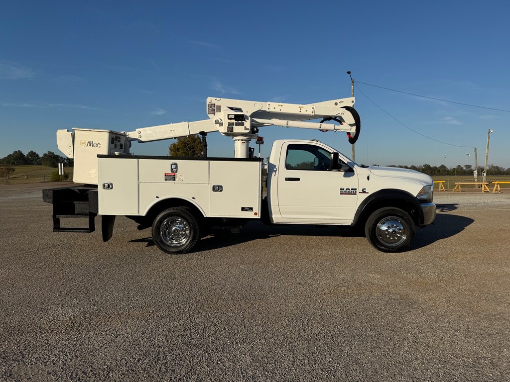 2016 RAM 5500 Image 2