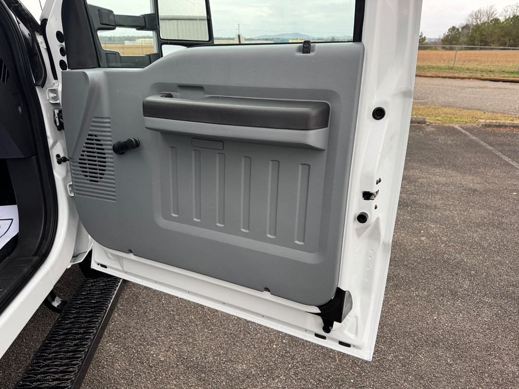 2011 Ford F-350 Image 16