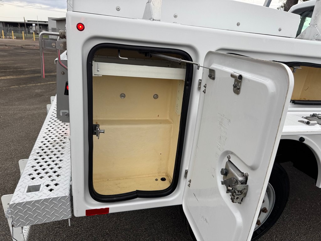 2011 Ford F-350 Image 21