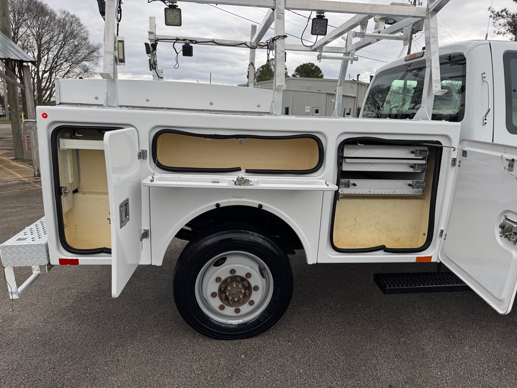 2011 Ford F-350 Image 24