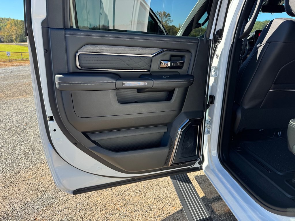 2025 RAM 3500 Image 14