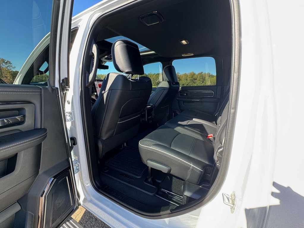 2025 RAM 3500 Image 15