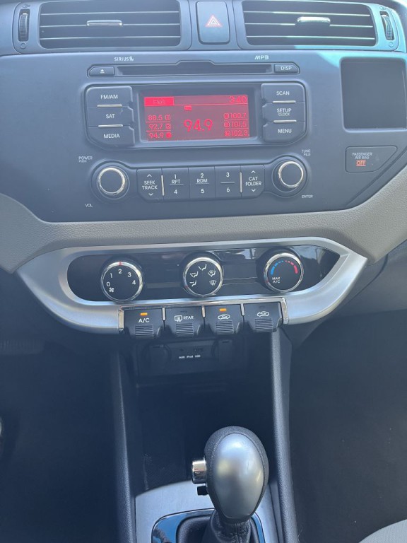 2015 Kia Rio Image 10