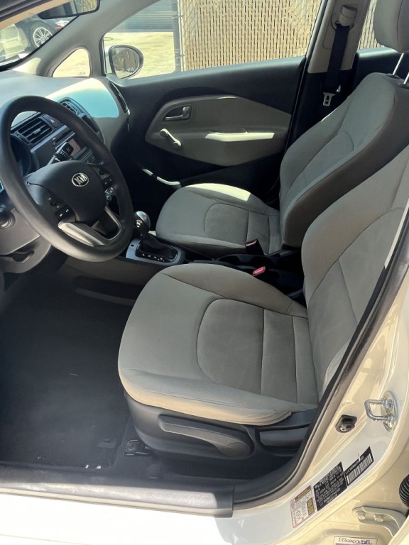 2015 Kia Rio Image 14