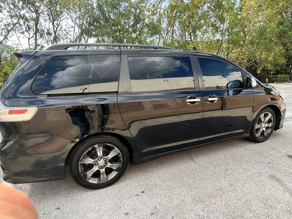 2012 Toyota Sienna Image 7