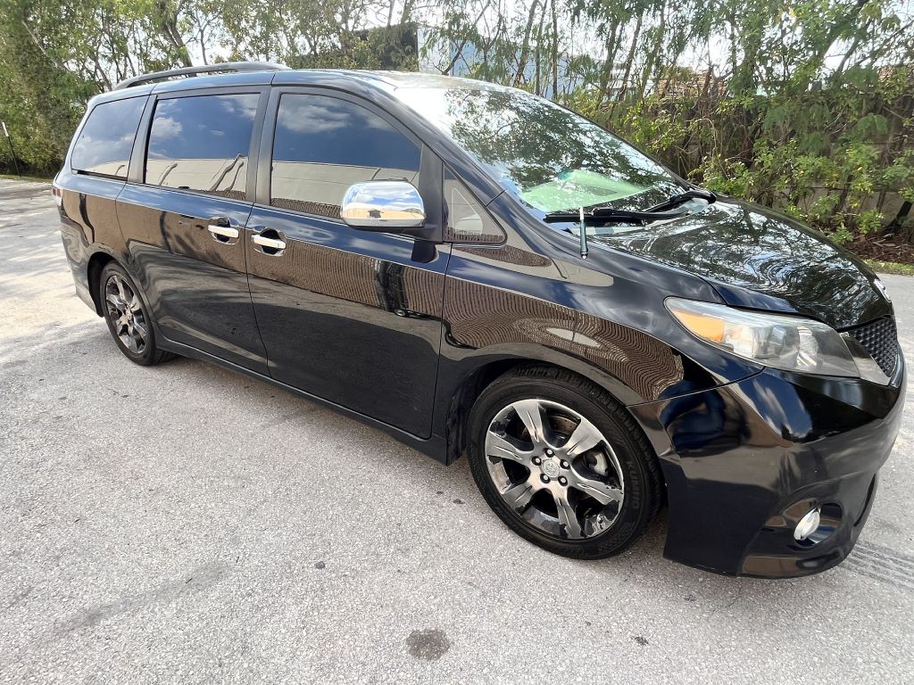 2012 Toyota Sienna Image 8
