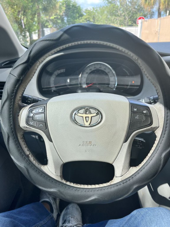 2012 Toyota Sienna Image 12