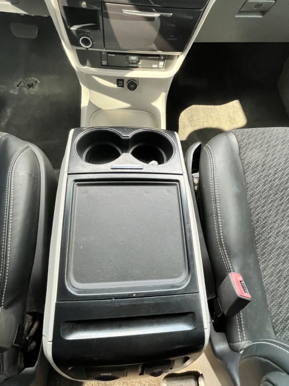 2012 Toyota Sienna Image 15