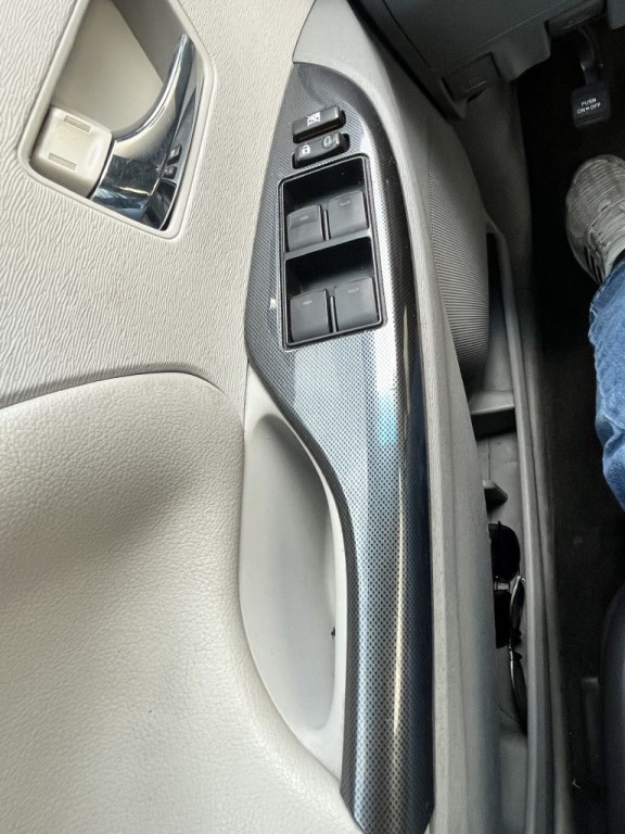 2012 Toyota Sienna Image 16