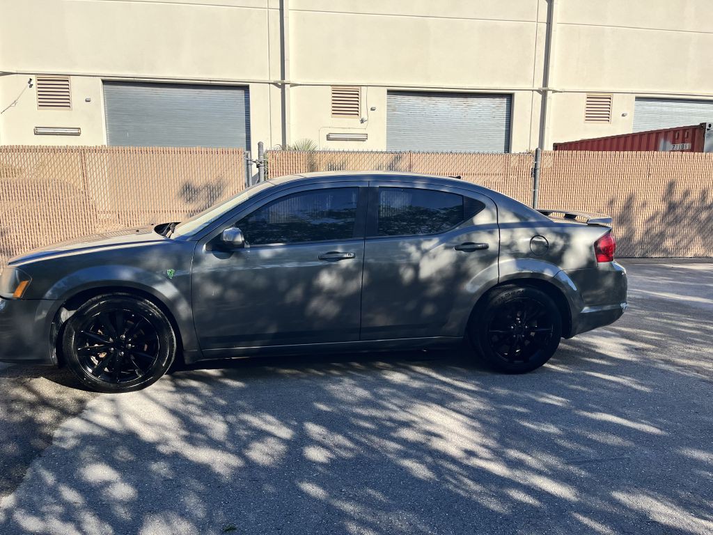 2013 Dodge Avenger Image 2