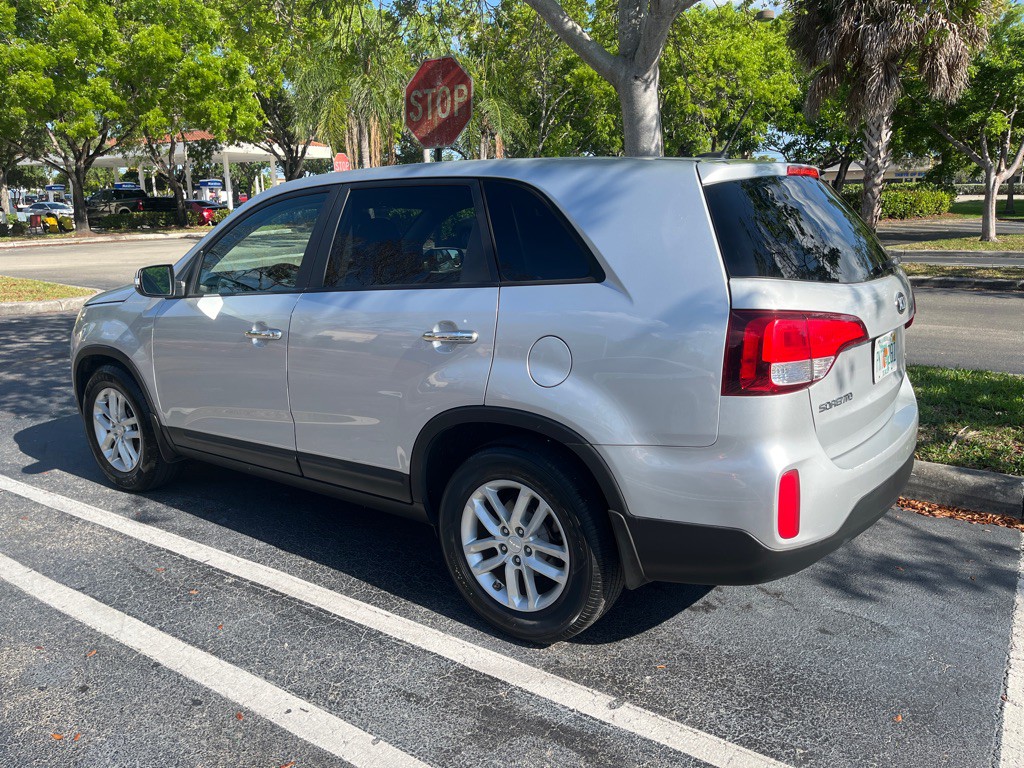 2014 Kia Sorento Image 2