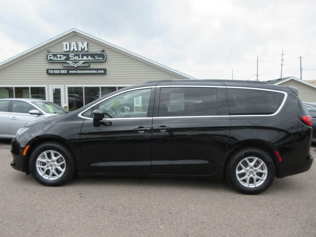 2021 Chrysler Voyager Image 2