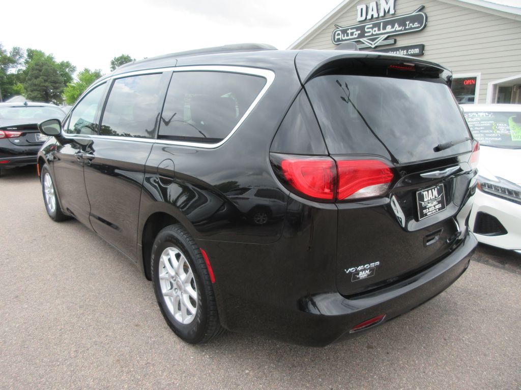 2021 Chrysler Voyager Image 3