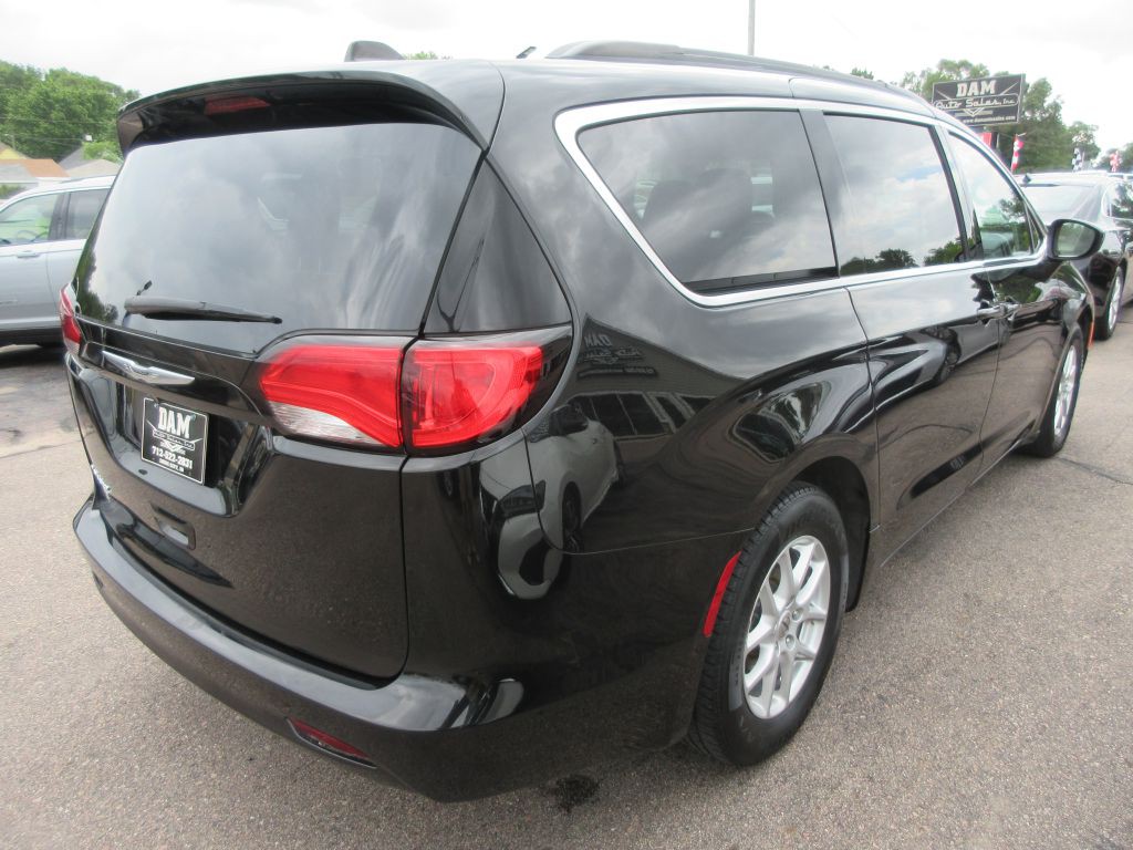 2021 Chrysler Voyager Image 5