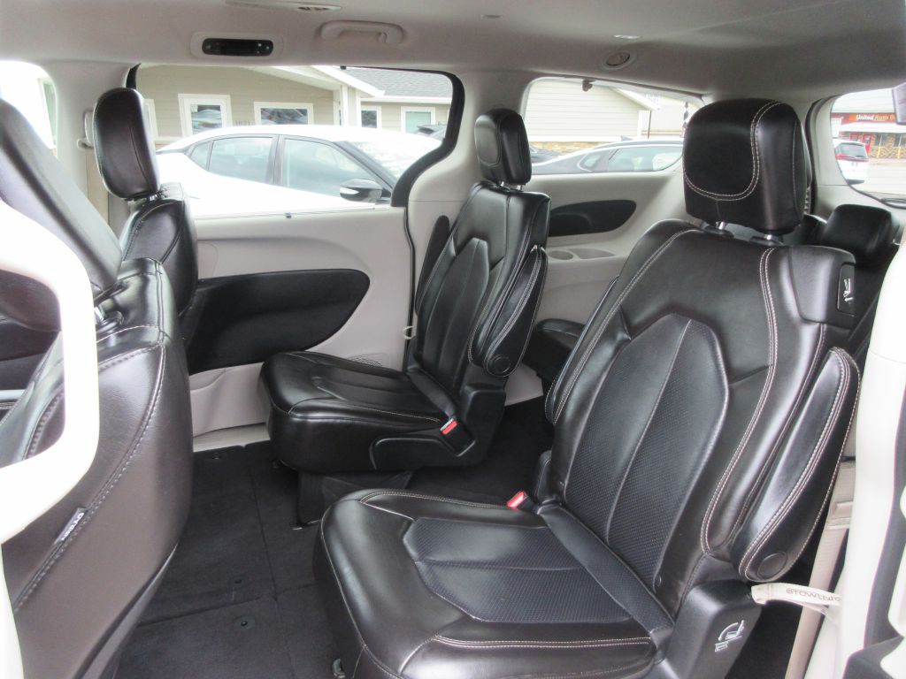 2021 Chrysler Voyager Image 9