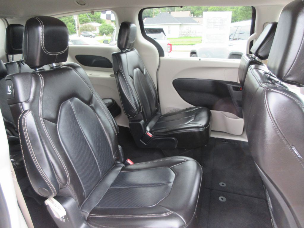 2021 Chrysler Voyager Image 11